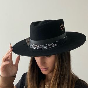 Lovely Bird black fedora hat